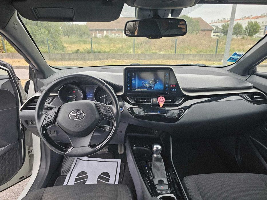 Toyota C-HR — fotografia 9