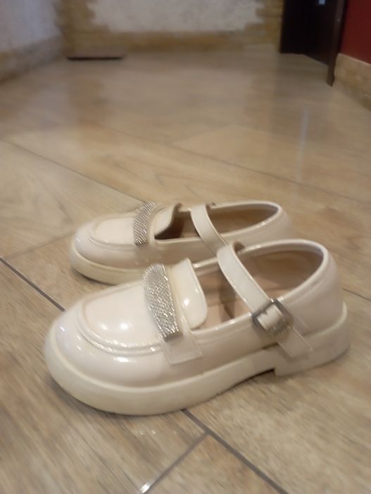 Мештики в чудовому стіні