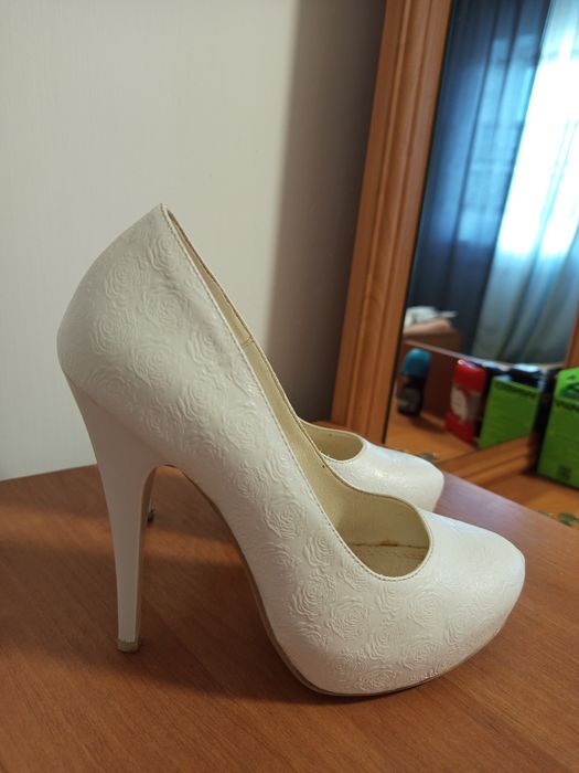 Продам туфлі на підборах