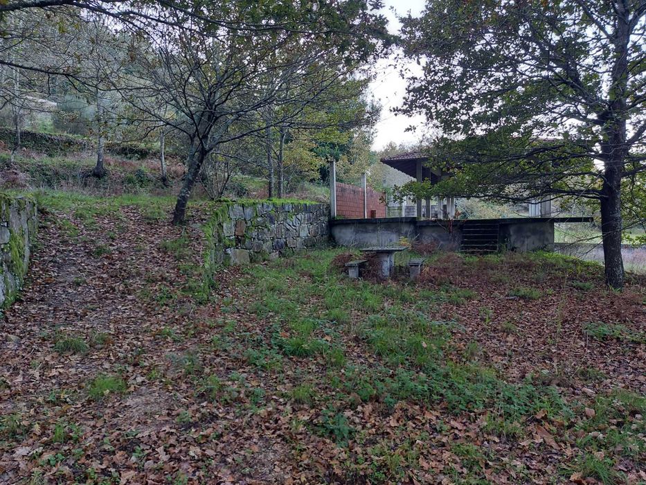 Terreno/Quinta de Lazer com 2.580 m² junto à Ribeira de Juncal | Soalhães