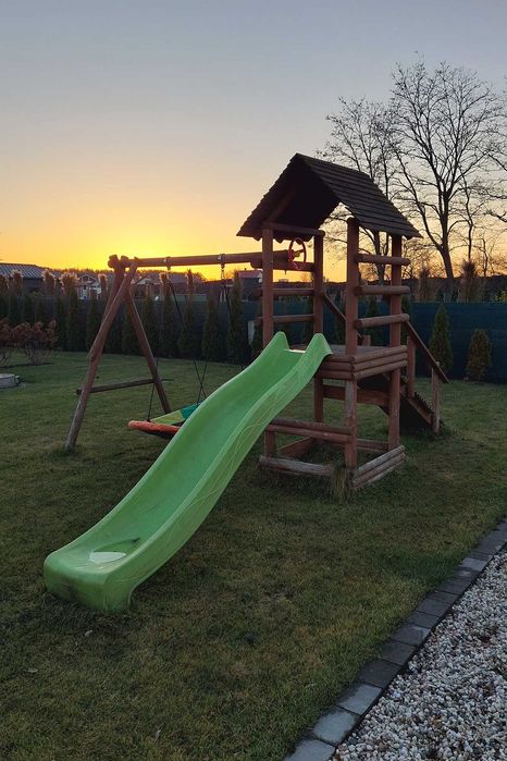 Domek dla dzieci, huśtawka, zjeżdżalnia