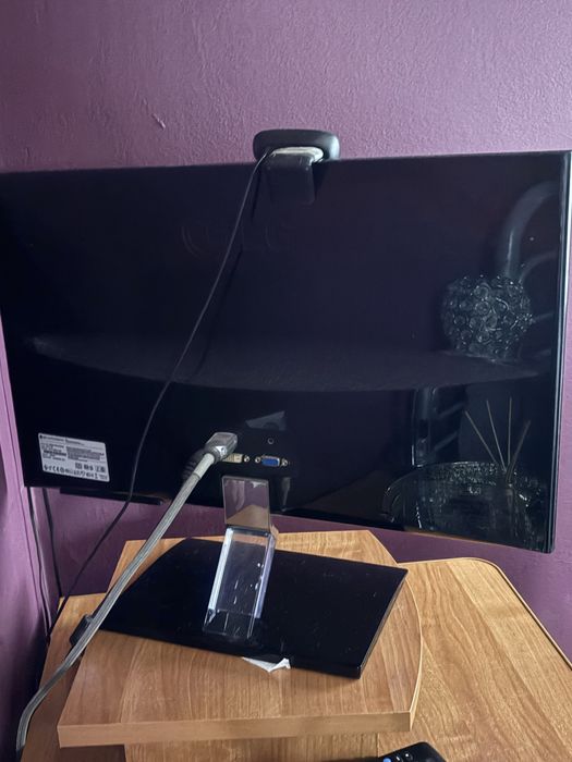 Komputer stacjonarny windows xp z ekranem