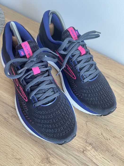 Продам якісні бігові кросівки Brooks Glycerin 19.
