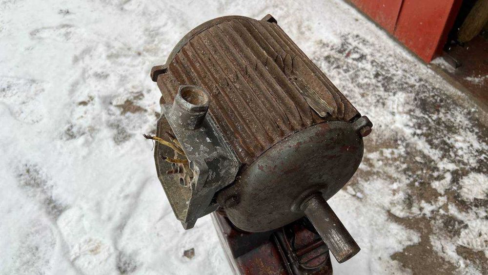 Двигун асинхронний 3 фазний (підійде під генератор)