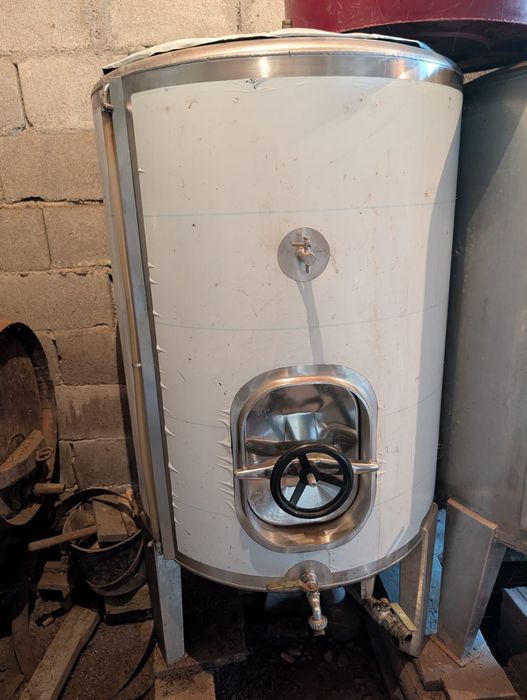 Cuba em inox de 500 litros.
Em bom estado