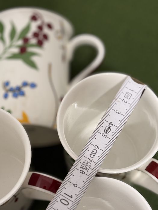 Kubki porcelanowe z jarzębiną