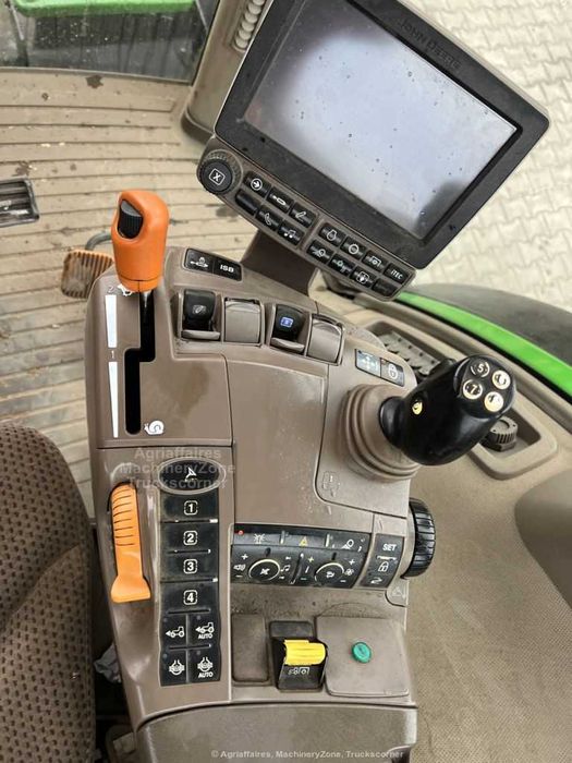 Трактор John Deere 7250R