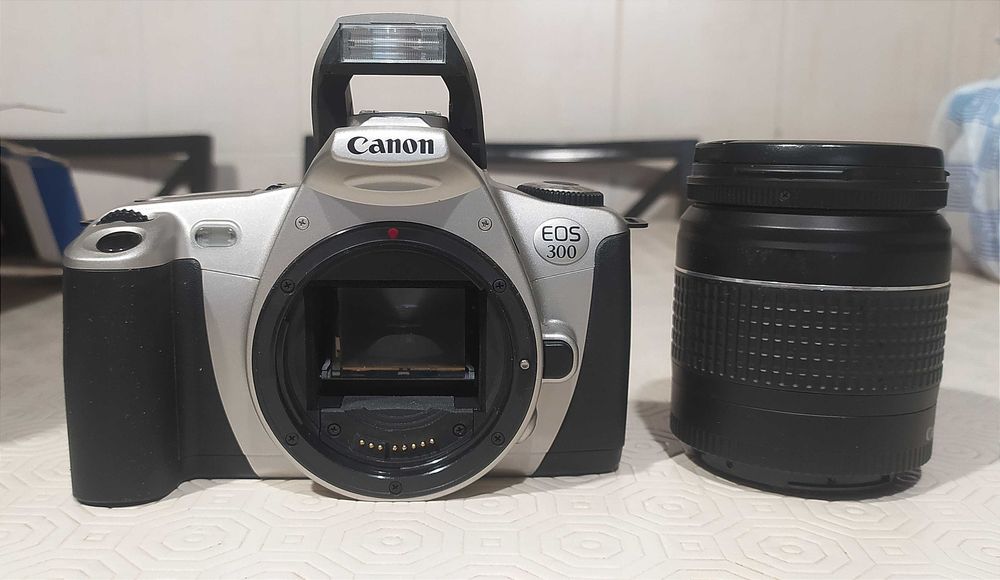 Máquina fotográfica Canon EOS 300 kit