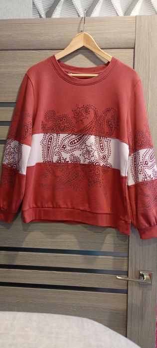 Женская толстовка.