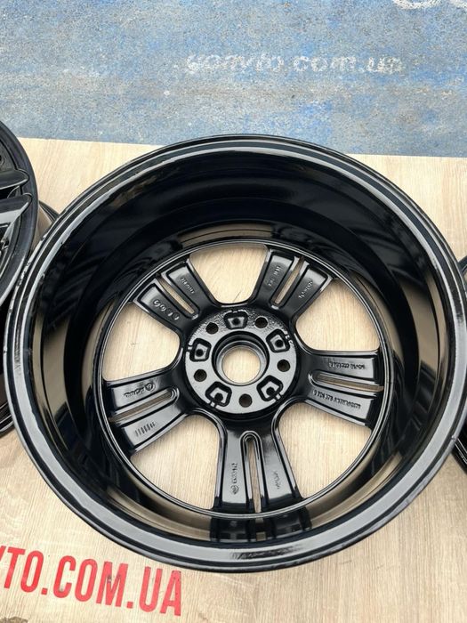 Goauto диски Minicoper 5/120 r18 et52 7,5j dia72,6 в чорному кольорі