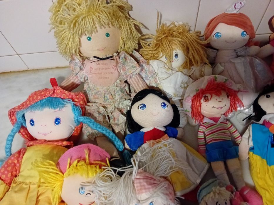 Conjunto de 15 Bonecas em Pano/Peluche
