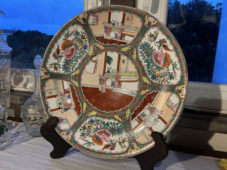 Prato de porcelana chinesa com marca