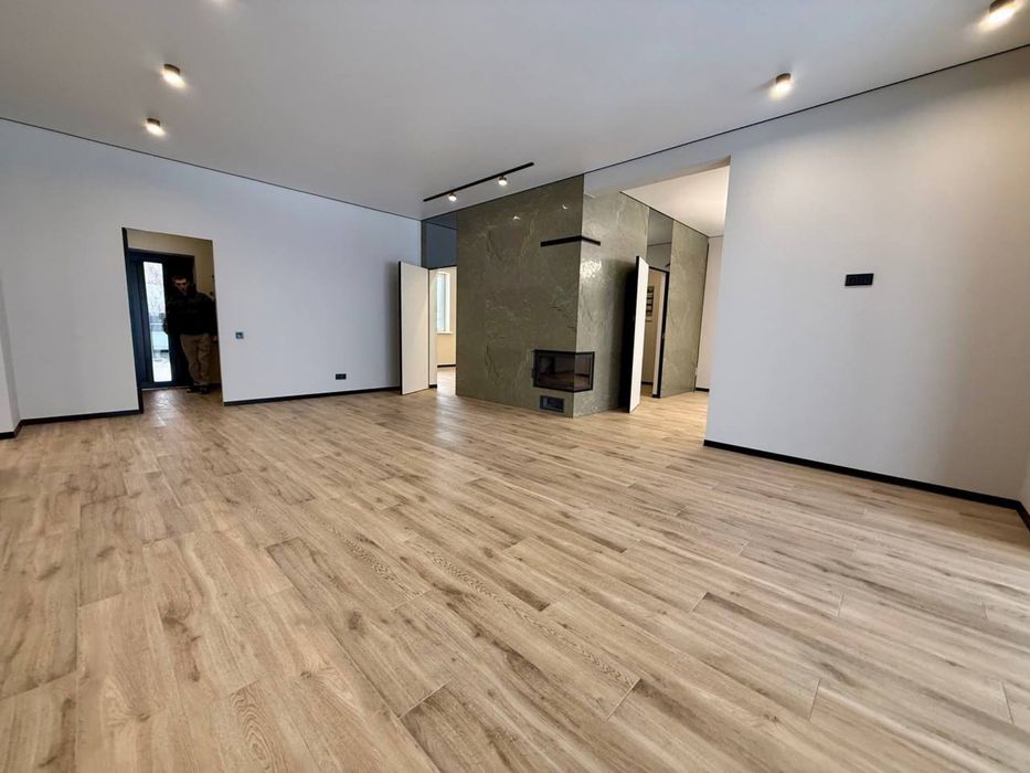 Сучасний будинок з ремонтом у Дмитрівці