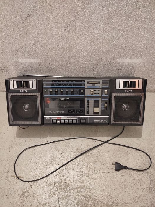 Rádio e leitor de cassetes Sony