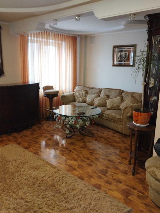 Продається великогабаритна квартира на ЛПЗ