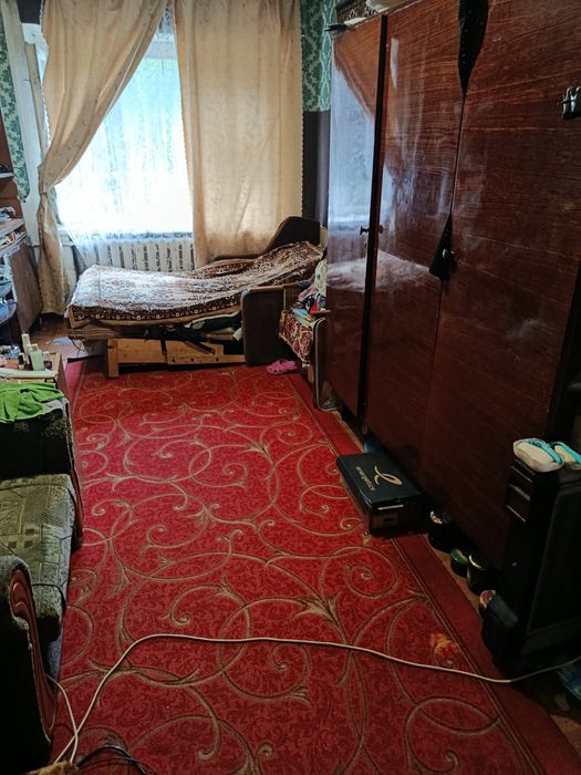 Велика кімната в гуртожитку, Антонова