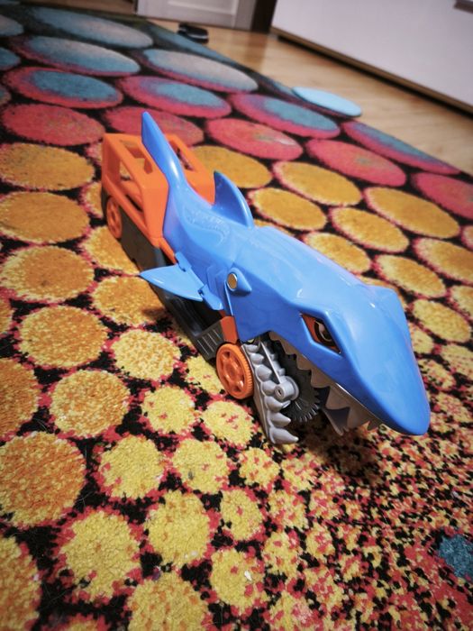 Ігровий набір Hot Wheels City Вантажівка-транспортер Акуляча паща