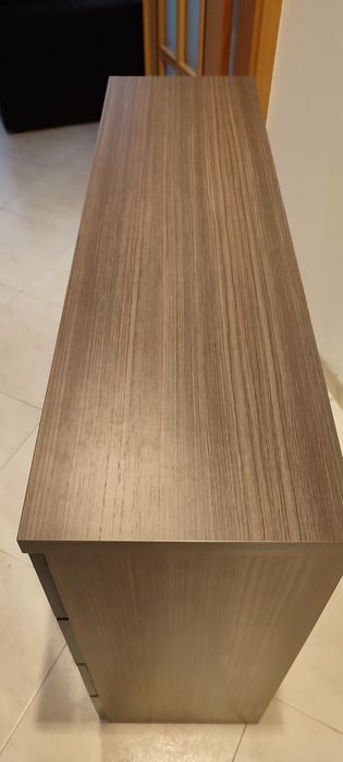 Aparador com 4 gavetas e 2 portas — excelente estado