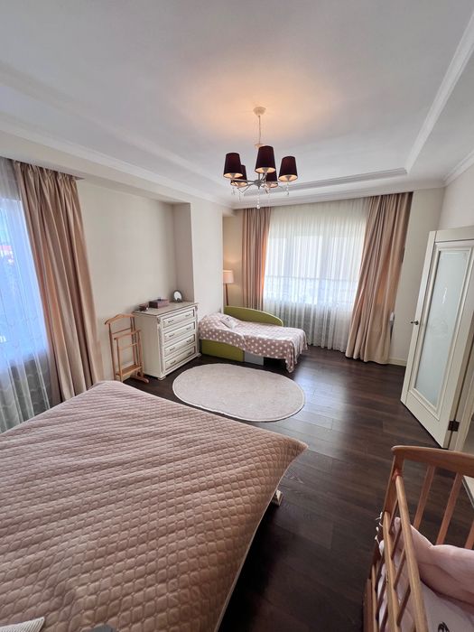 Преміальна видова 3-к. квартира з дизайнерським ремонтом | 121 м²