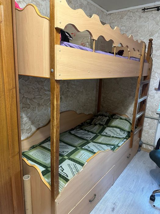 Двохповерхове ліжко двохярусне