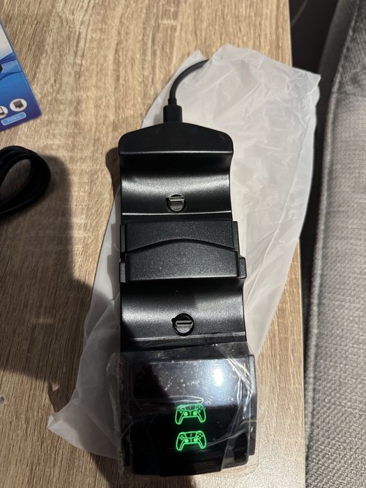 stacja dokująca do ładowania kontrolerów DualSense do konsoli PS5