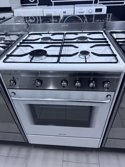 Плита Smeg 60см газова з електро духовкою б/у