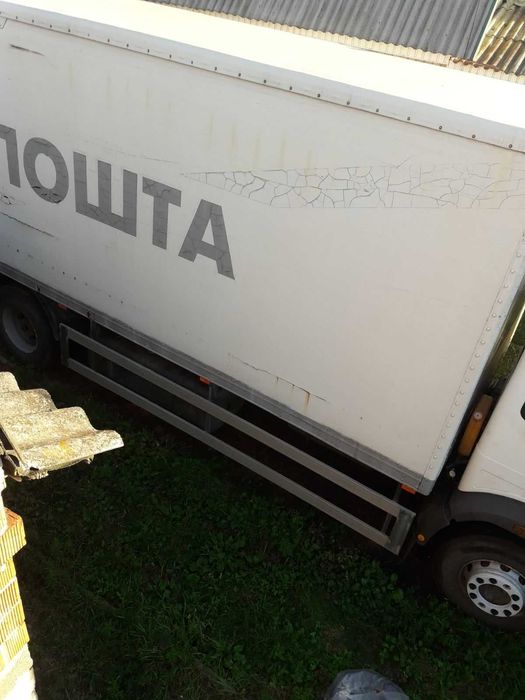 вантажні автомобілі