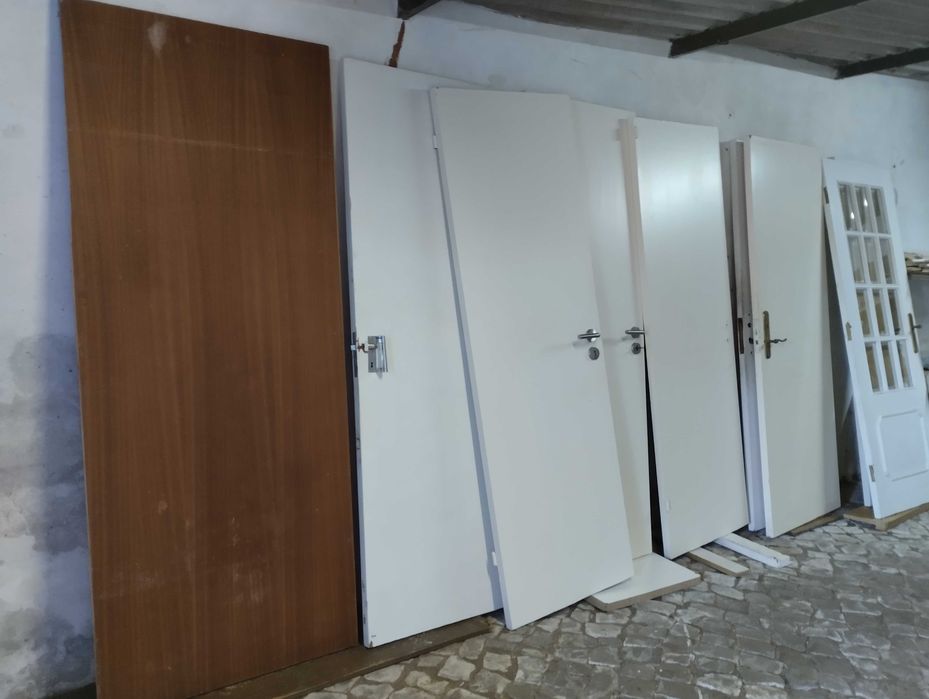 Venda de portas de diversas medidas