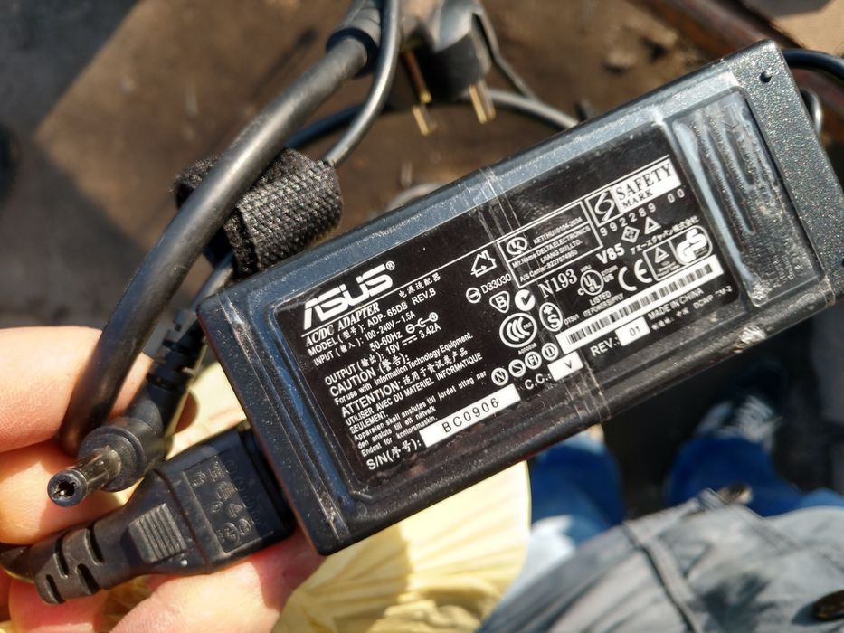 Блок питания для ноутбука универсальный 15-24v. Зарядное устройство