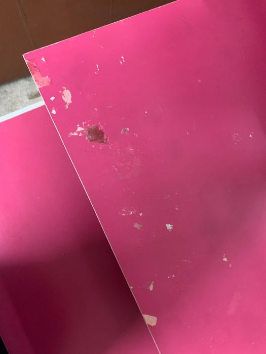 Secretaria rosa em madeira