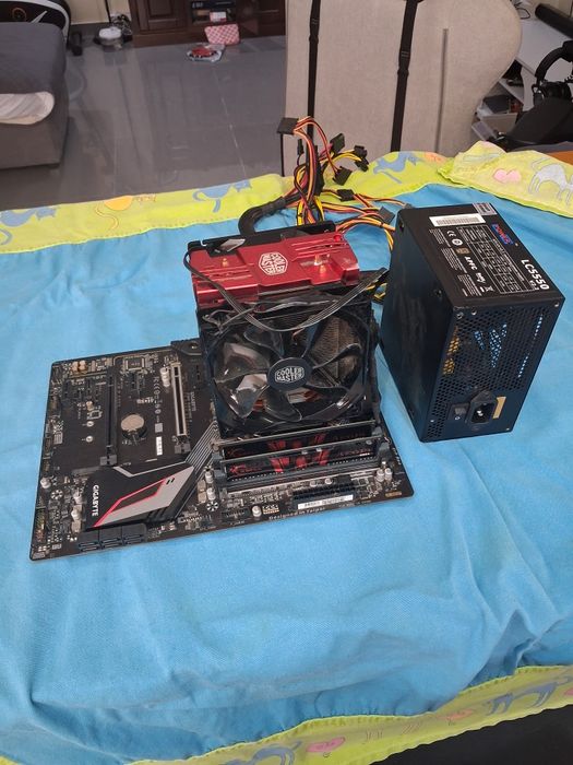 Vendo i5 9600k,motherboard z390x gaming, 16gb de ram ddr4 3200 mhz, fonte de alimentacao e cooler