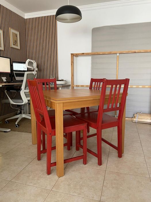 Mesa de jantar extensível + 4 cadeiras