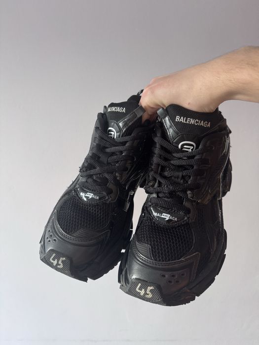 Balenciaga runner black