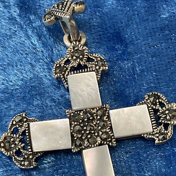 Cruz prata inglesa madre pérola vintage 5,5 cm