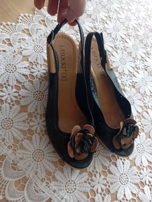 Lasocki wyjątkowe buty sandaly  damskie na koturnie 38
