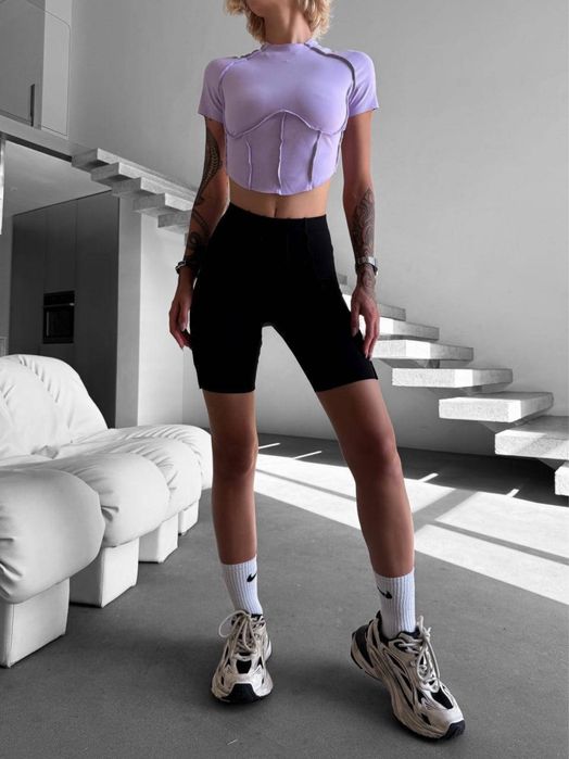 Трендові жіночі спортивні лосини зі швами та підкресленням фігури