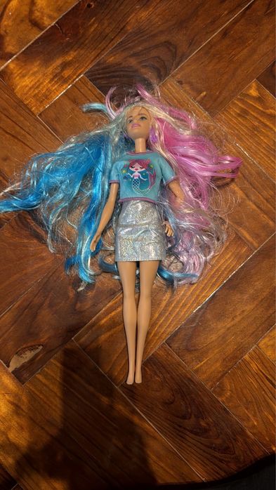 Barbie com camisola de sereia