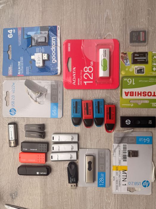 Pendrive  256 GB 5x 128GB 10x 64 GB 4x32GB