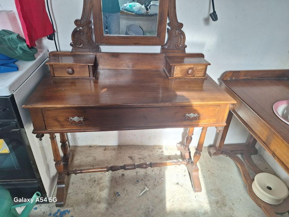 Moveis muitos antigos