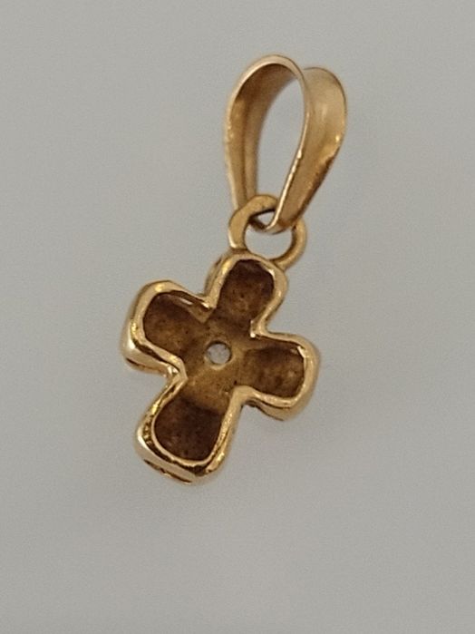 Medalha cruz em ouro de 19,2kt