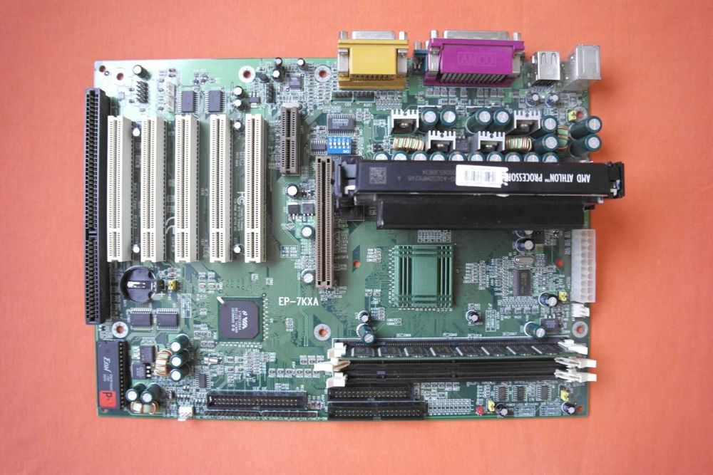 EPoX EP-7KXA Slot A + AMD Athlon 650MHz - комплект для коллекции