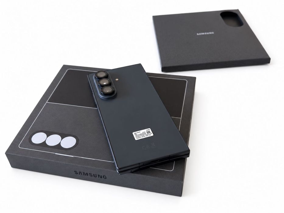 Vendo tenho Samsung ZFold 8 Ultra 256Gb Preto Fatura Garantia