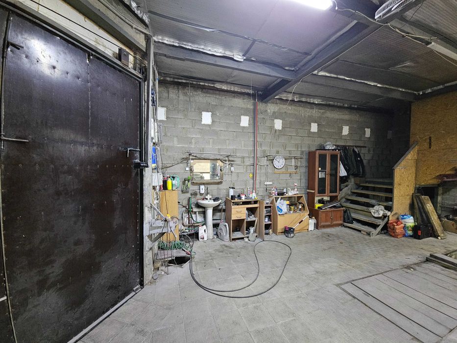 Приміщення під СТО або склад, 260м2 Два поверхи Вараш