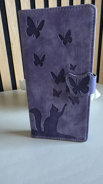 Capa Flip para Xiaomi Redmi 13 – Roxa com Gato e Borboletas