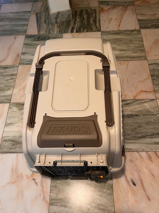 Caixa transportadora SKUDO para cão