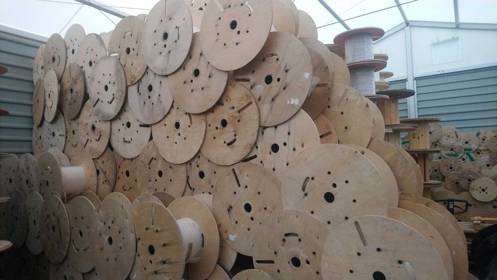 Szpule plastikowe, drewniane bębny kablowe, szpule sklejkowe, szpule