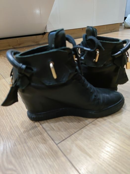 Czarne buty Carinii
