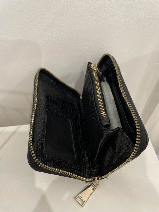 Carteira Preta com relevo