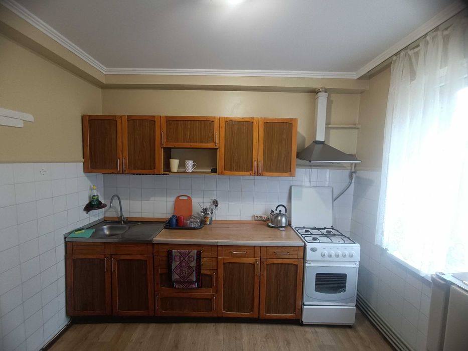 ПОДОБОВА ОРЕНДА 2-х кімнатної квартири на 1-му поверсі ПОБЛИЗУ БАСЕЙНУ