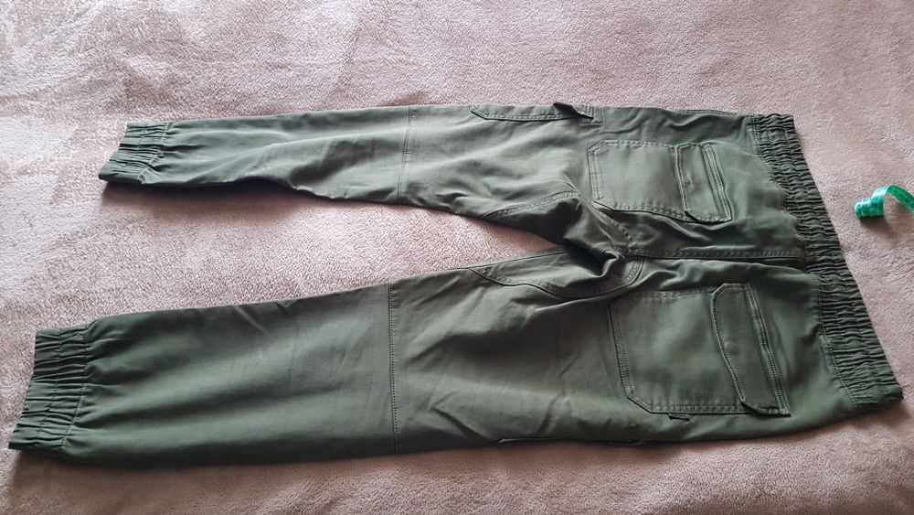 Spodnie męskie Cropp Joggery Slim zielone khaki 5871g-87x-34 rozm.34 j